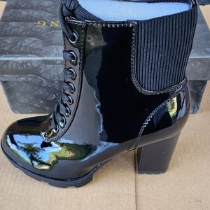 Rouge black patent lace up chunky heel ankle bootie size 8